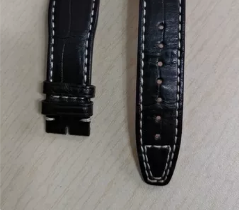 万国黑色原厂鳄鱼皮表带 尺寸：20×17