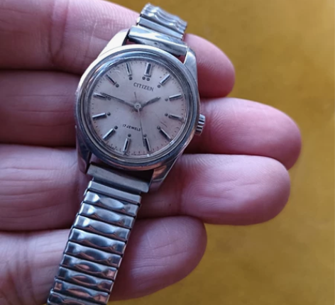 刚收的一块西铁城女表 品如图不走了看好拍拍...