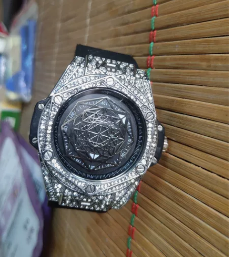 意卡伊手表,不走时,自行换电池 售出不退