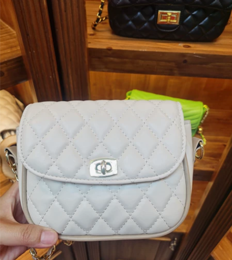 全新女包斜挎包样品包处理，手机包大小，夏天...