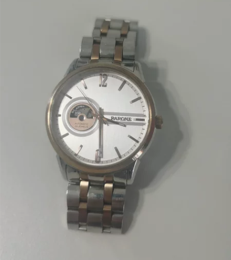 雷诺机械手表，闲置，老公不喜欢带手表。九成...