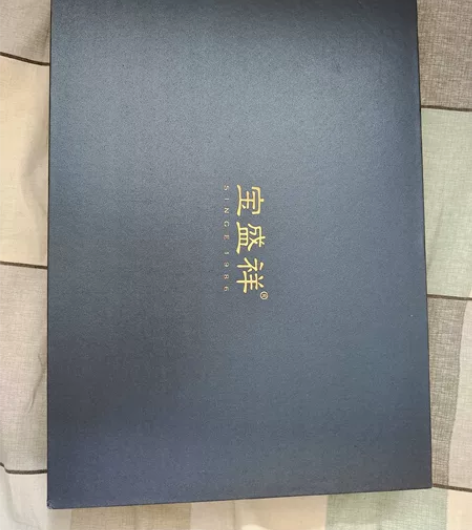 宝盛祥 围巾 全新 带一双手套，还有一个贺卡