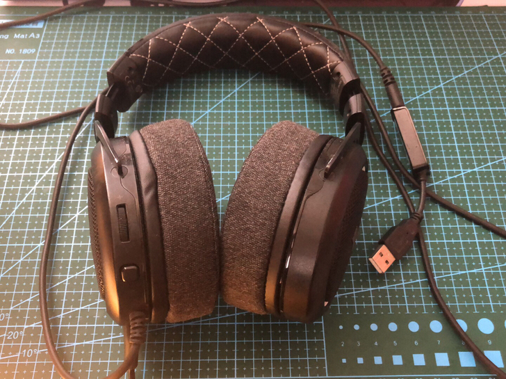 美商海盗船hs60耳机