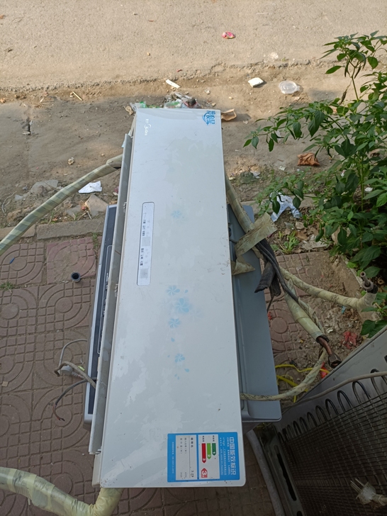 美的空调大1.5p一套内机成色可以，定频的...