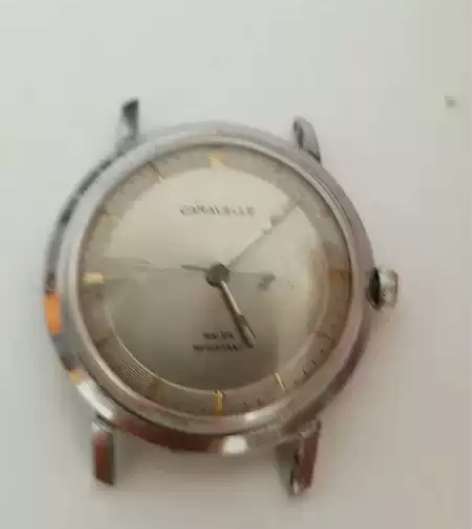 日本产卡拉维拉牌男表 不计把头的表壳直径3...