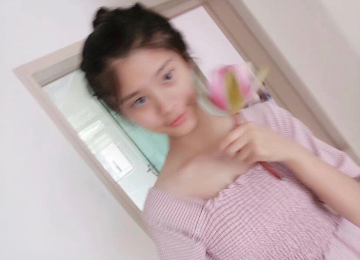 范智乔家 压褶收腰连衣裙 全新仅穿过一次拍...