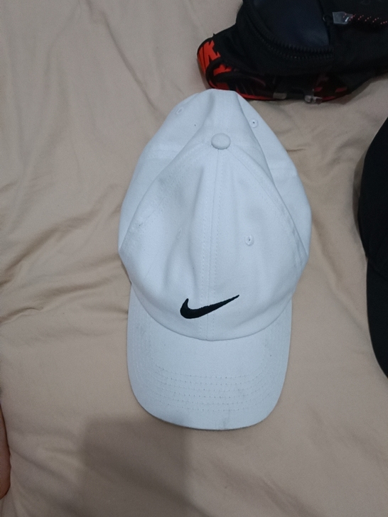 闲置耐克，阿迪，彪马帽子低价出售