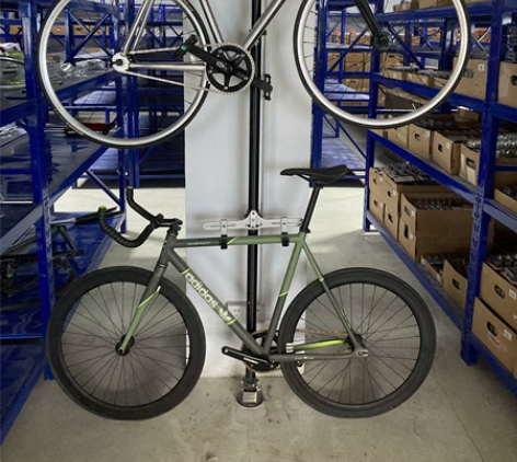 Bombtrack 限量阿迪达斯adida...