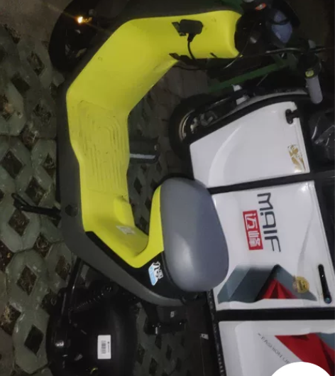 九号电动车。专卖店购买。有发票。 配件齐全...