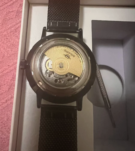 瑞士艾浪手表，基本没带过，买回来了带了几天...