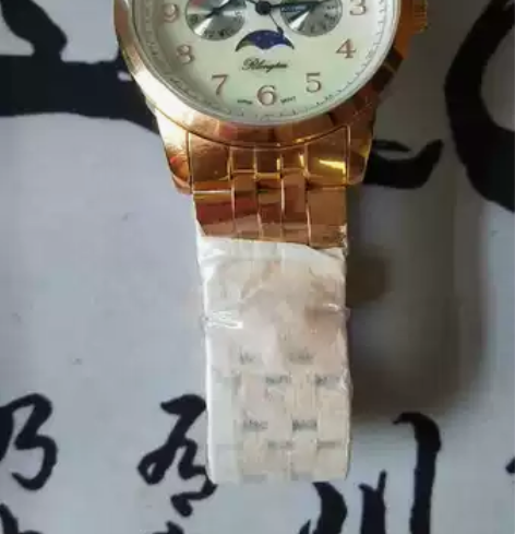 浪陀手表全新，保修卡说明书包装盒齐全，顺丰...