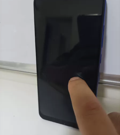 小米cc9e屏摔了，不想修了，有需要的直接...
