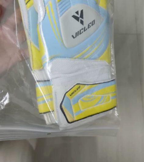 维克奥多 全新青少年足球守门员手套，9号码...
