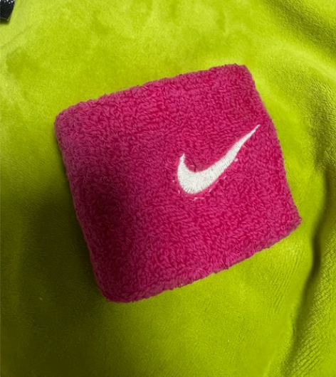nike 耐克手腕套，粉红色。女 耐克 N...