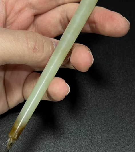 和田玉毛笔 感兴趣的话点“我想要”和我私聊...