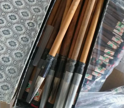 精制大号石獾毛帽笔，毛粗硬，不容易聚峰，不...