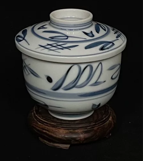 日本回流手绘青花染付老盖碗，细微处泛出明显...