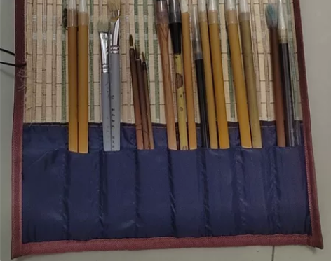 17根毛笔，有的全新没动过，买的话送笔帘并...