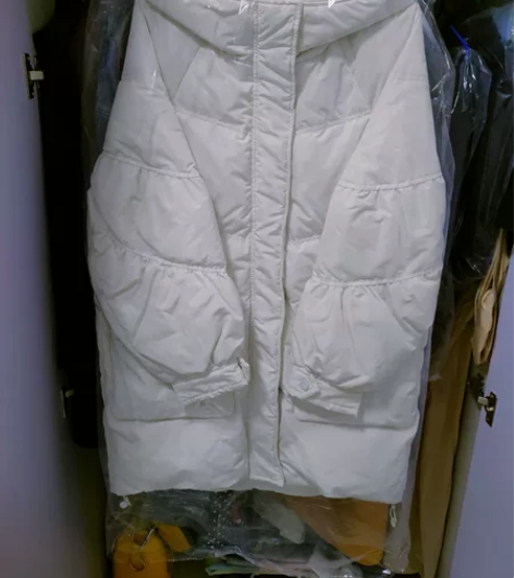 Zll白色羽绒服，商场专柜正品，折后900...