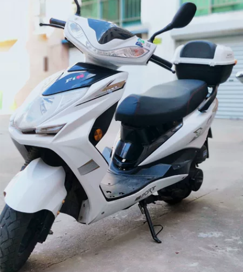 刚买半年的电喷摩托车！带牌带证！ 照片实拍...