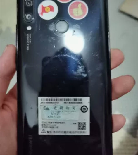 出个华为畅享10P。内存不详。机子如图 成...