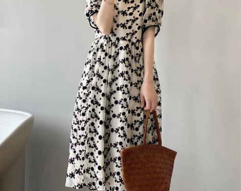 ?植绒碎花连衣裙女夏收腰泡泡袖法式长裙气质...