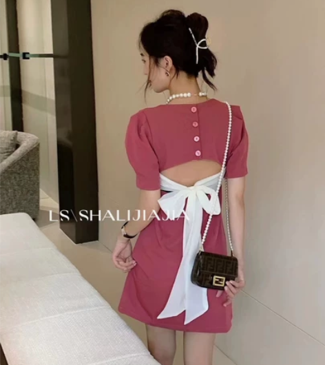 全新。新款后背法式心机后背蝴蝶结赫本风小黑...