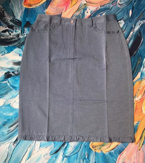 全新闲置 荷叶边装饰半身裙 适合学生妹 面...