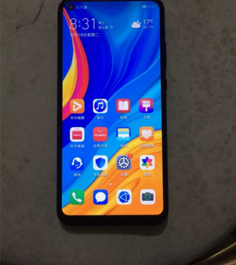华为畅享10，搭载麒麟710处理器，4+6...