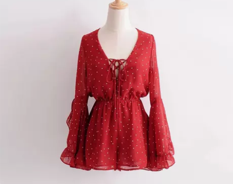 V领胸前系带波点裙，95新 感兴趣的话点“...