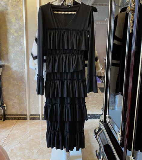 黑色V领气质名媛连衣裙2022春季新款女蛋...