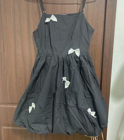蝴蝶结小黑裙 蓬蓬裙,内衬是蓬蓬裙那种 不...