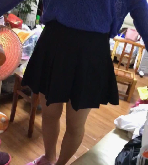 黑色百褶裙短裙感兴趣的话给我留言吧！ 感兴...