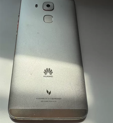 华为麦芒5   4+64 成色如图 无暗病...