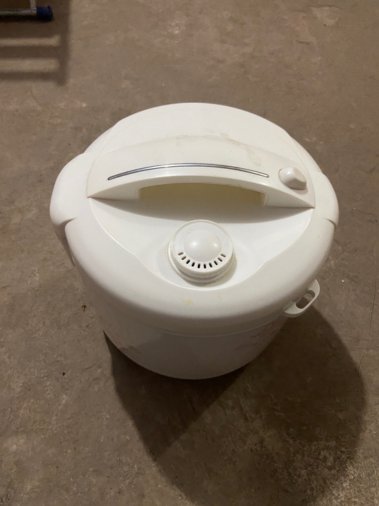 电饭锅和暖壶还有滚开水的壶，都特价15