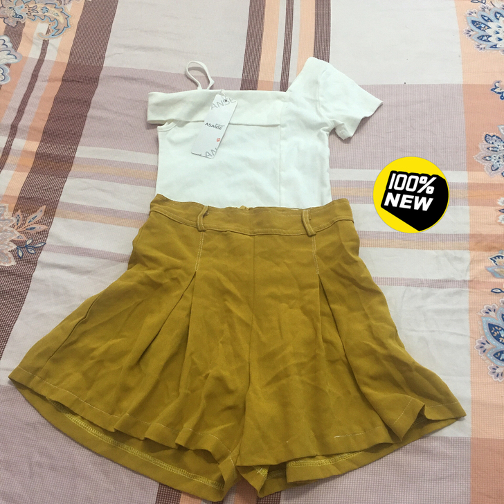 全新一套，一套都是全新的，白色堆在家里少许...