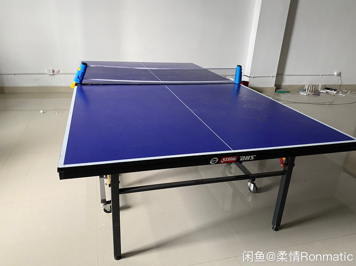 红双喜乒乓球桌 8成新 有两个桌子脚需要...