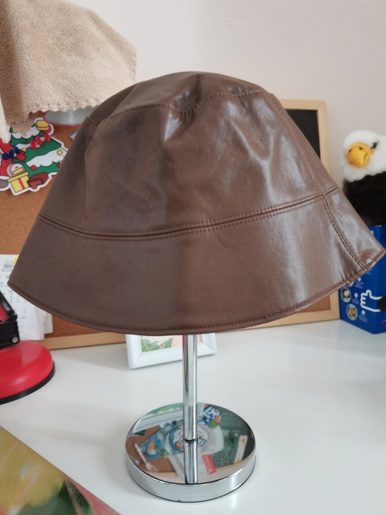 深棕色水桶帽  走线很好  质感好  仅带...