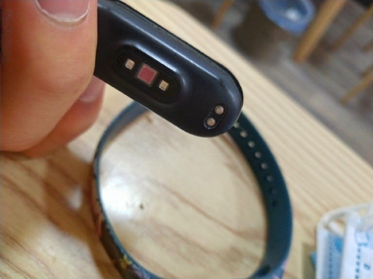 小米手环4NFC 一切正常就是屏幕不显示了