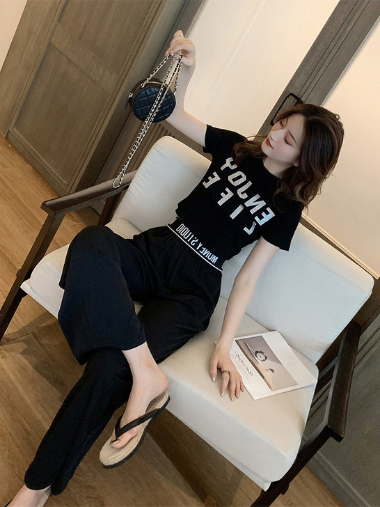 图一，裤子样子很好看，图一图二是一套，