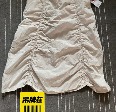 个人闲置新 百伦云朵半裙， 全新带吊牌 运...