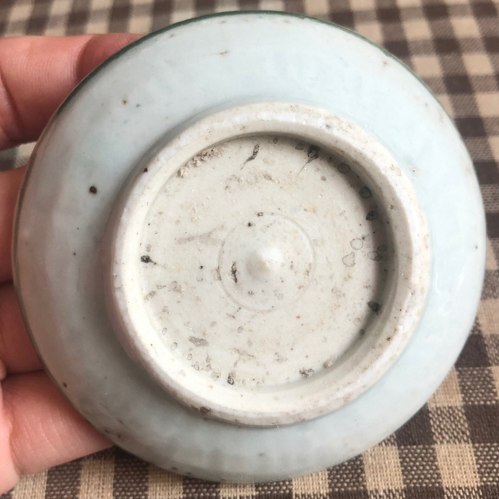 明代豆青釉笔舔一个 样式稀有带一道绿色条纹...