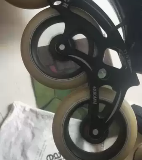 儿童专业热塑速滑鞋！！9成新，穿了2个月！...