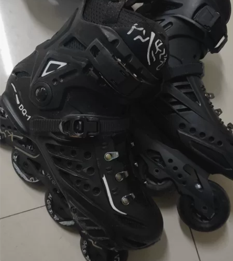 轮滑鞋男女溜冰鞋成年成人直排轮大学生速滑轮...