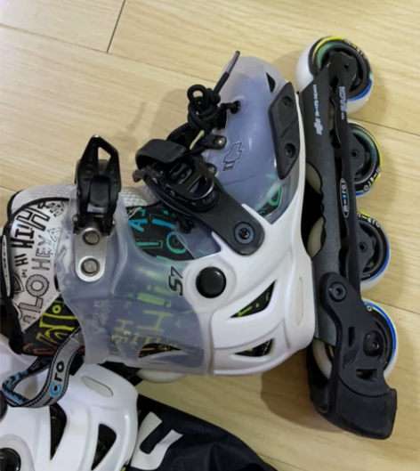 米高轮滑，鞋码是28-32，男女都可，幼小...