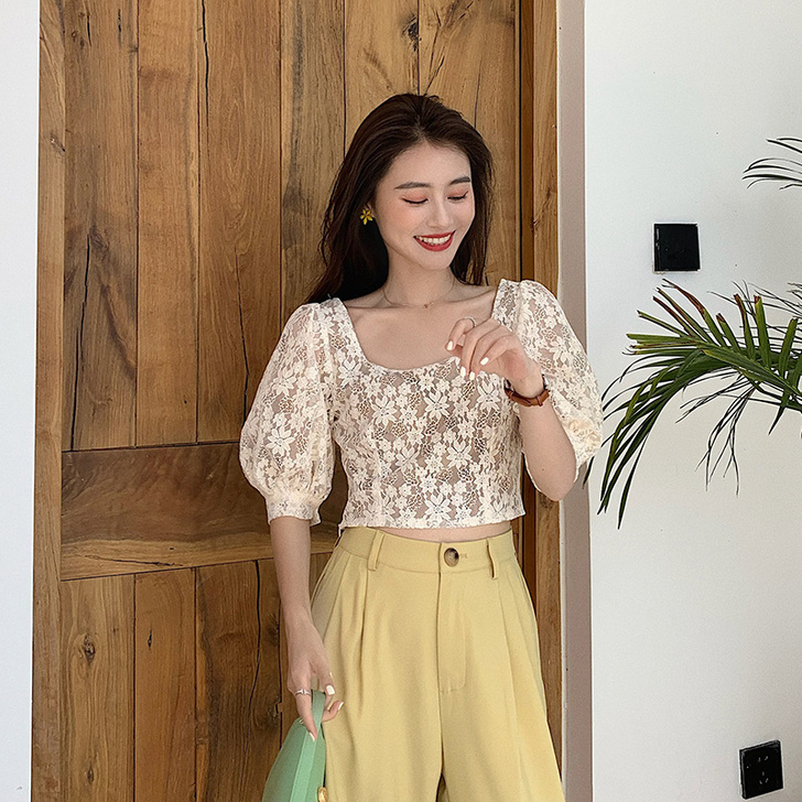 【不退不换】复古方领露锁骨上衣女心机显瘦白...