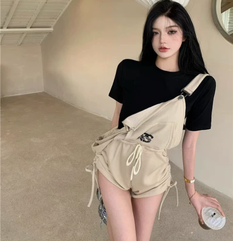 背带连体裤短裤均码 感兴趣的话点“我想要”...