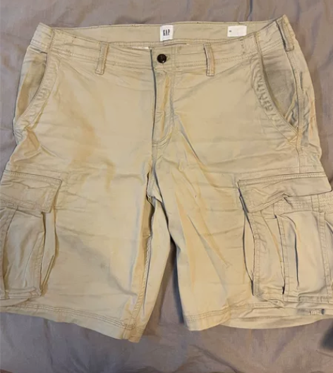 gap 卡其色短裤 穿的次数不多  右边有...