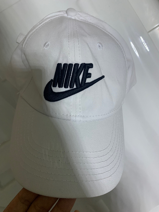 nike帽子 白色 可调节大小 八成新