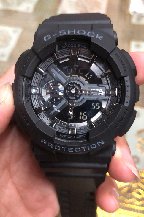 闲置手表，盒子吊牌都有，成色很新，男女同款...